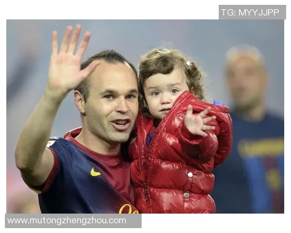 足球球星表情包比心动图带你领略赛场外的可爱瞬间和独特魅力 足球球星表情包比心动图带你领略赛场外的可爱瞬间和独特魅力